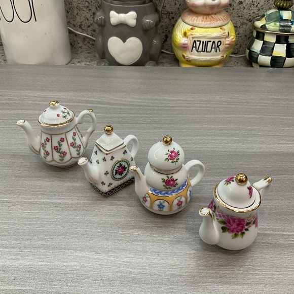 FOUR 1898 MINIATURE TEAPOTS WIYH LIDS - Picture 10 of 11